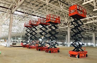 南昌剪叉升降平臺(tái)、高空作業(yè)車及路燈車租賃與機(jī)械設(shè)備研發(fā)服務(wù)